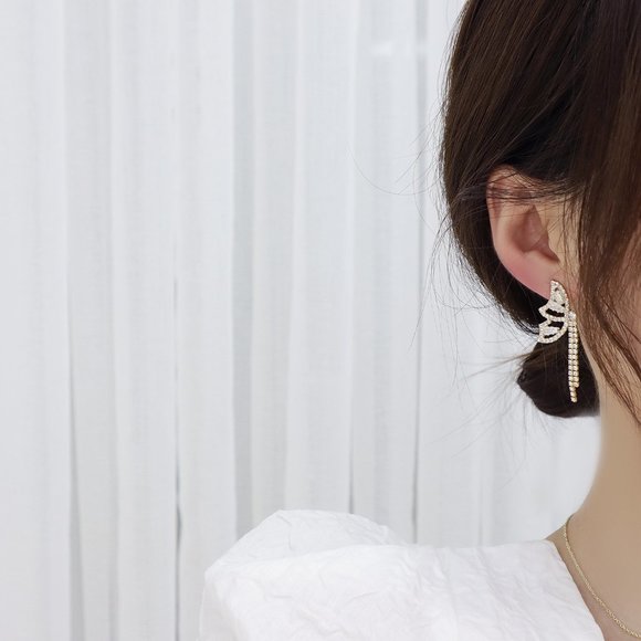 NEW 14K Gold Plated Round Diamond Butterfly Tassel Drop Earrings - Picture 2 of 6